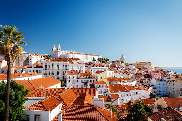 why is Lisbon so hilly?